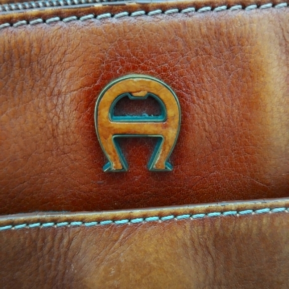 Etienne Aigner *VINTAGE* Genuine Leather Purse, Tan Brown, Brass Hardware - Picture 3 of 16